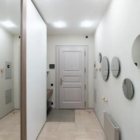 New Luxury Apt With Ac&parking In The Center Of