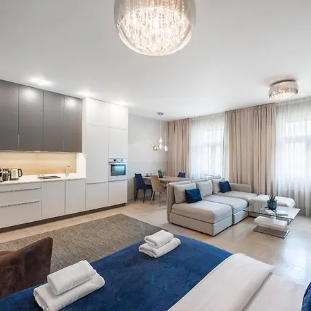Apartament New Luxury Apt With Ac&parking In The Center Of
