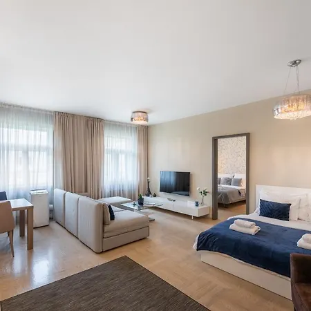 New Luxury Apt With Ac&parking In The Center Of Apartment