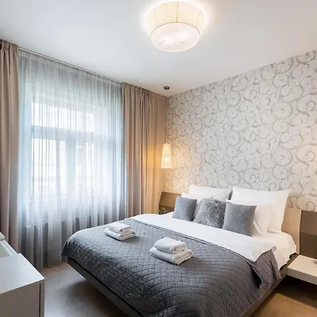 New Luxury Apt With Ac&parking In The Center Of * Praga