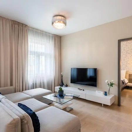 New Luxury Apt With Ac&parking In The Center Of Praga