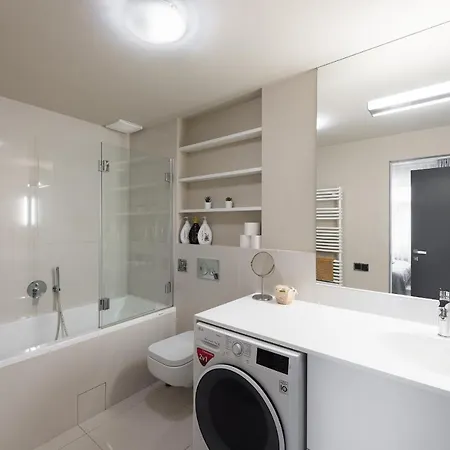 New Luxury Apt With Ac&parking In The Center Of * Praga