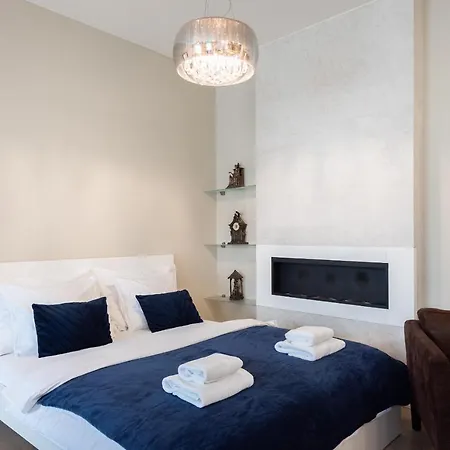 New Luxury Apt With Ac&parking In The Center Of Apartament Praga