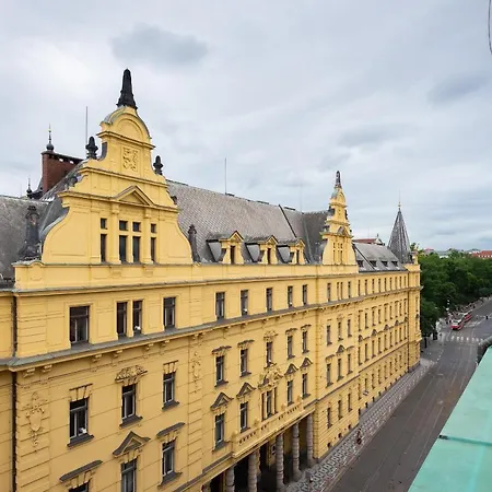 Apartament New Luxury Apt With Ac&parking In The Center Of