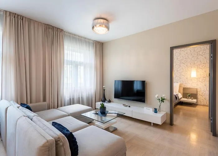 New Luxury Apt With Ac&parking In The Center Of Prague