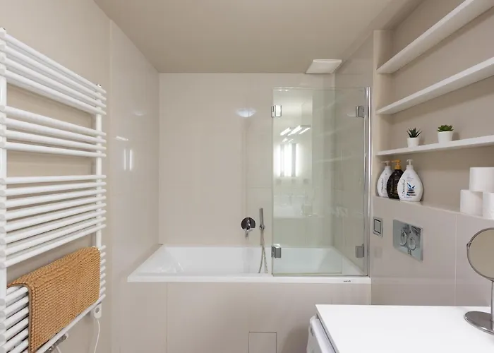 New Luxury Apt With Ac&parking In The Center Of Prague