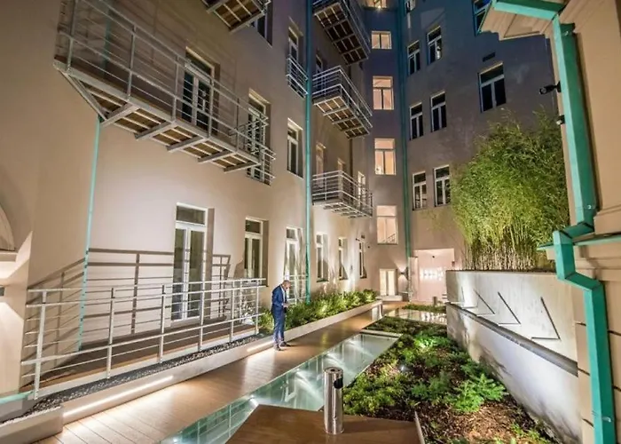 Apartment New Luxury Apt With Ac&parking In The Center Of