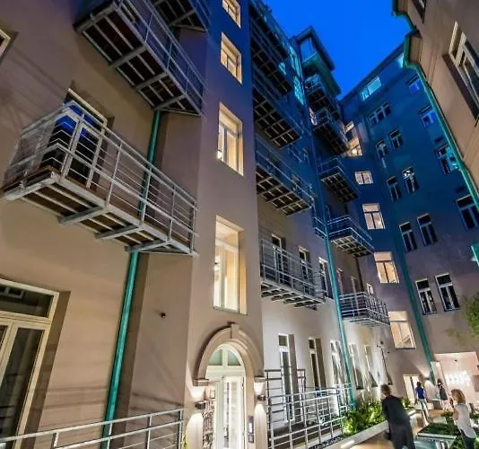 Apartment New Luxury Apt With Ac&parking In The Center Of *
